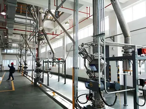 Pneumatic conveying and gravity blending system for para-aramid fiber